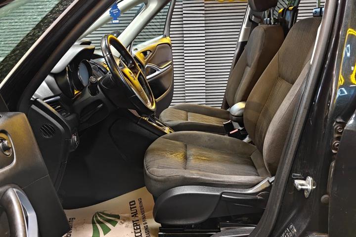 undefined Opel Zafira Tourer fra 2016
