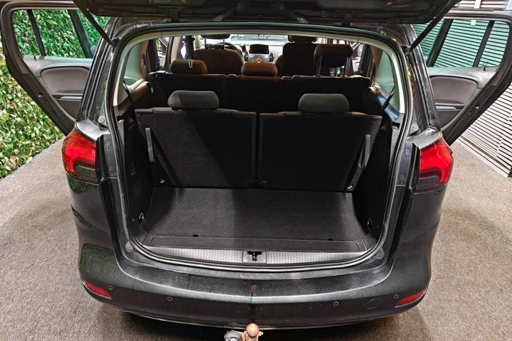 undefined Opel Zafira Tourer fra 2016