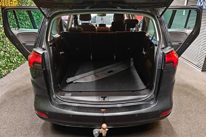 undefined Opel Zafira Tourer fra 2016