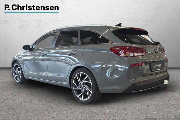 Grå Hyundai i30 fra 2022