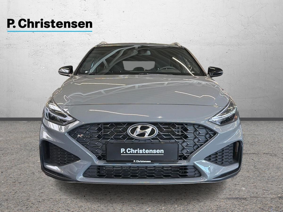 Grå Hyundai i30 fra 2022