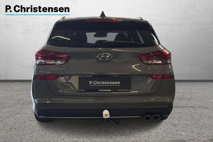 Grå Hyundai i30 fra 2022