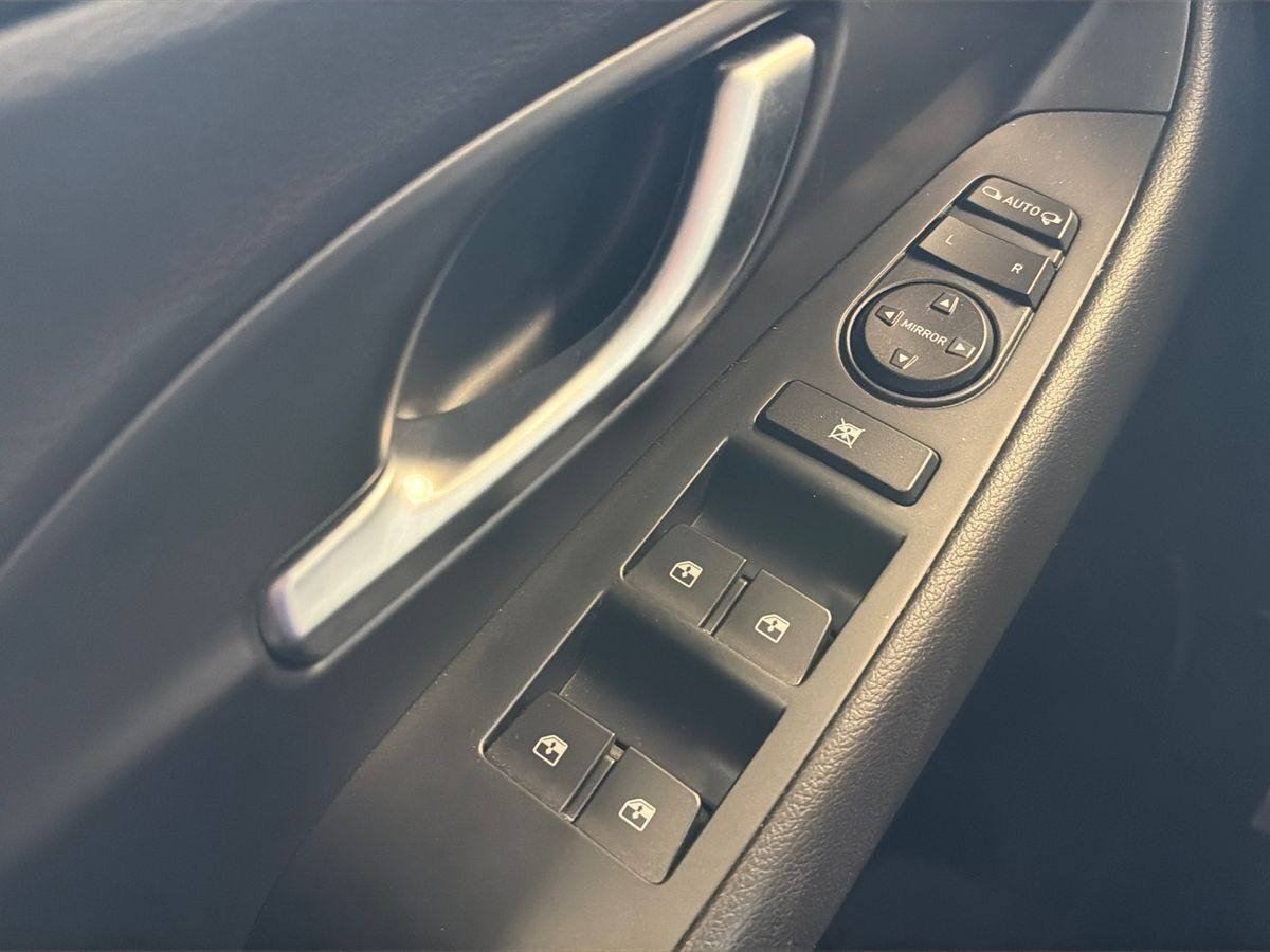 Grå Hyundai i30 fra 2022