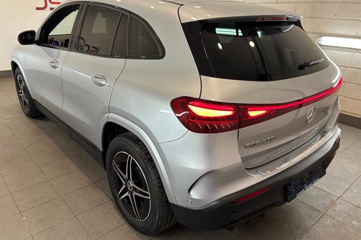 Sølv Mercedes EQA250+ fra 2024
