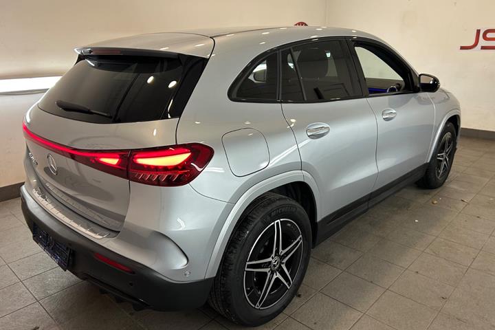 Sølv Mercedes EQA250+ fra 2024