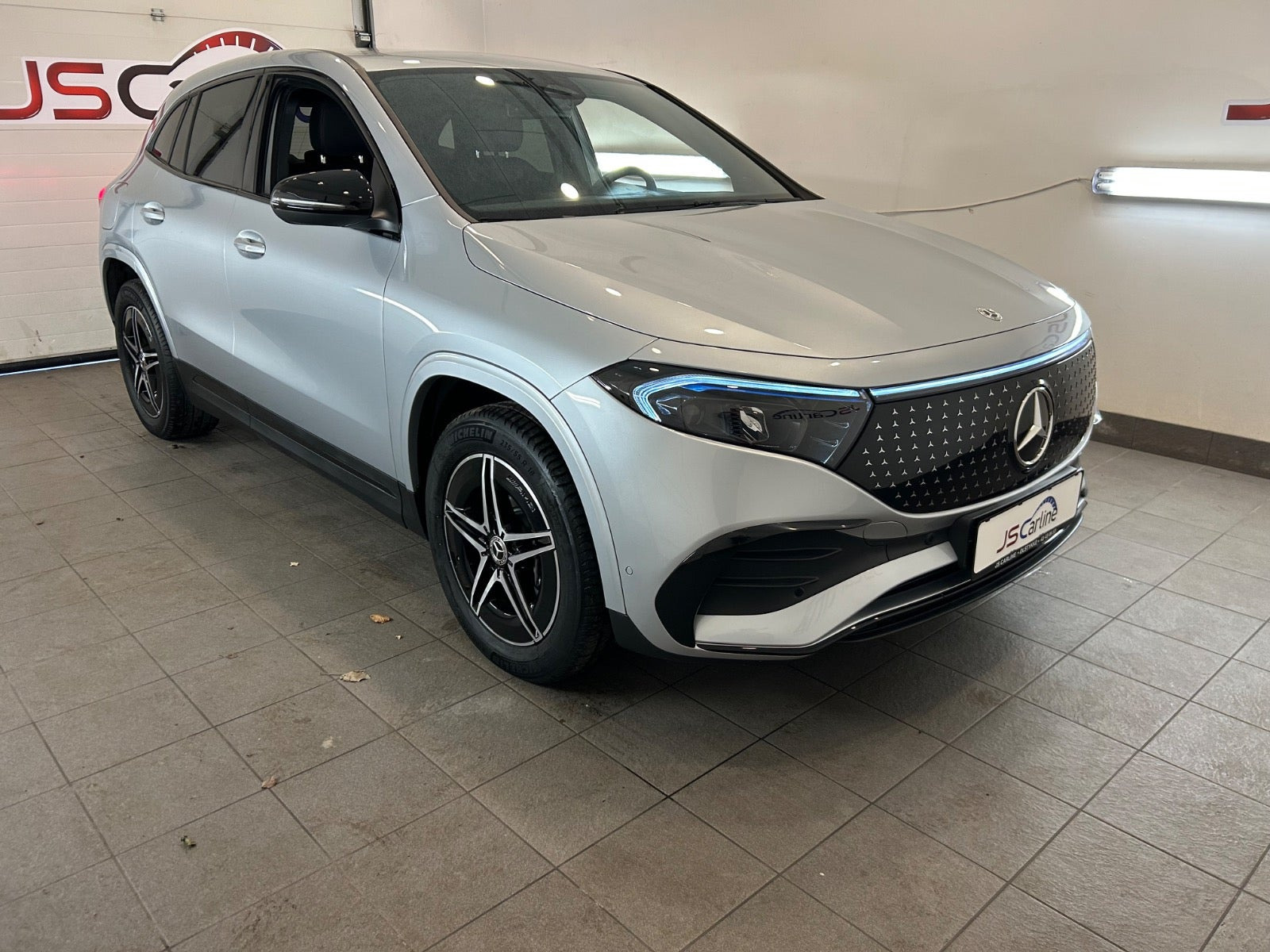Sølv Mercedes EQA250+ fra 2024