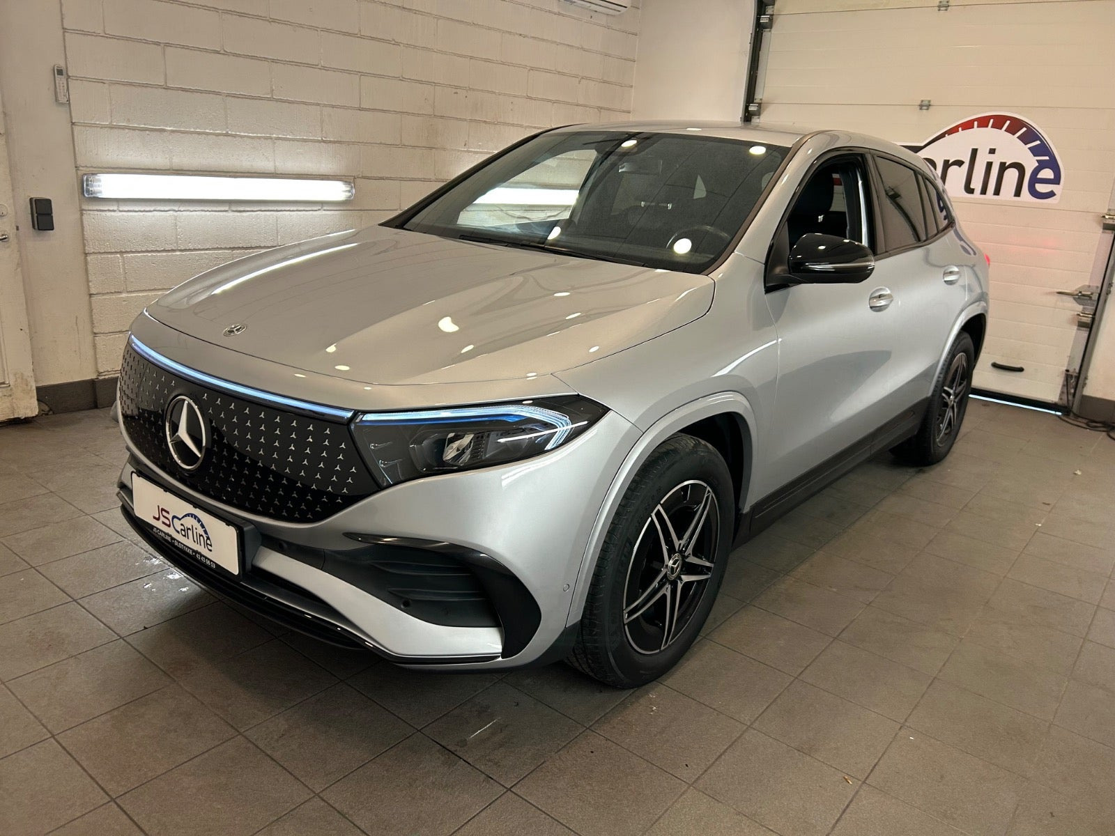 Sølv Mercedes EQA250+ fra 2024