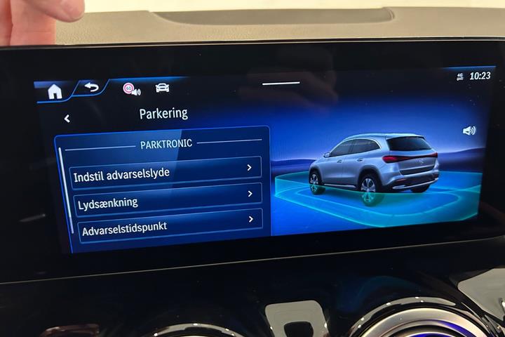 Sølv Mercedes EQA250+ fra 2024