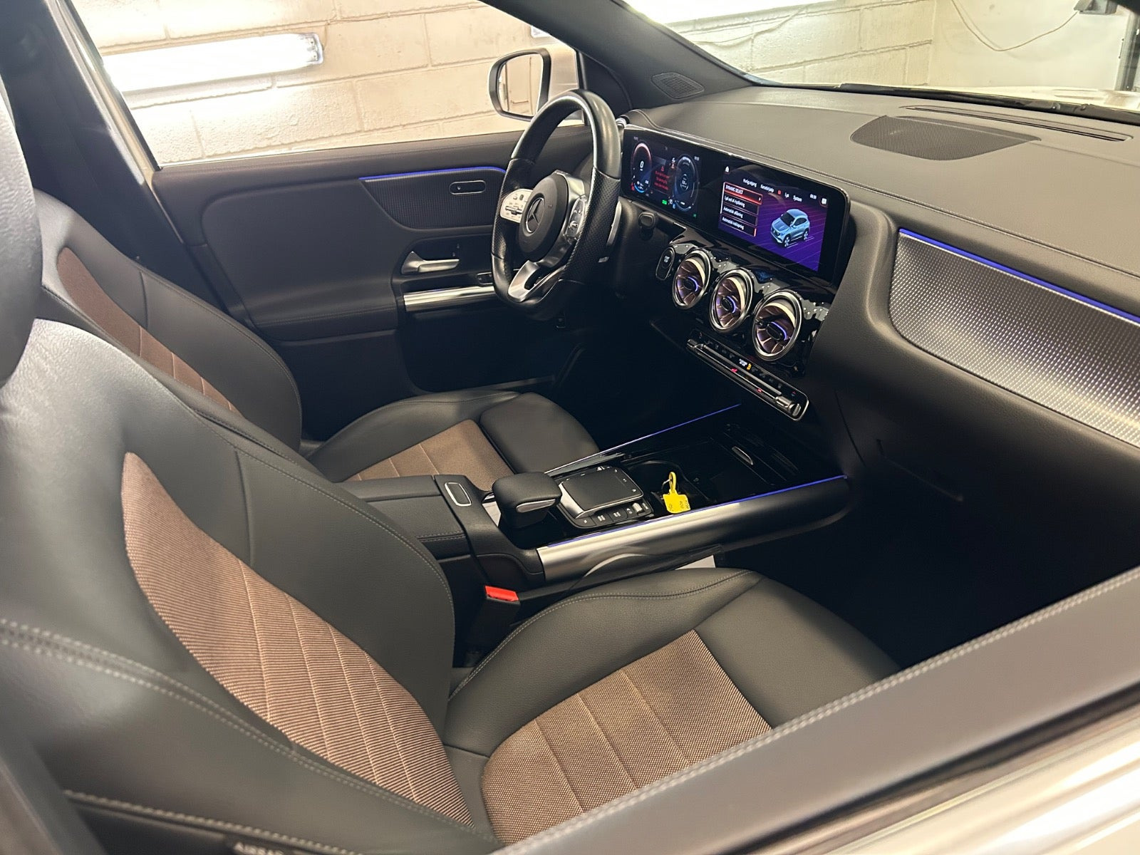 Hvid Mercedes EQA250 fra 2022