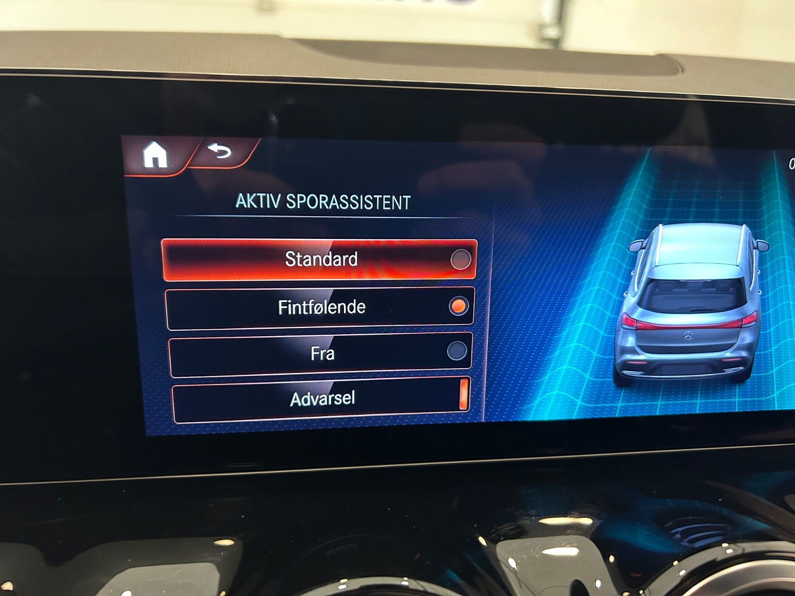 Hvid Mercedes EQA250 fra 2022