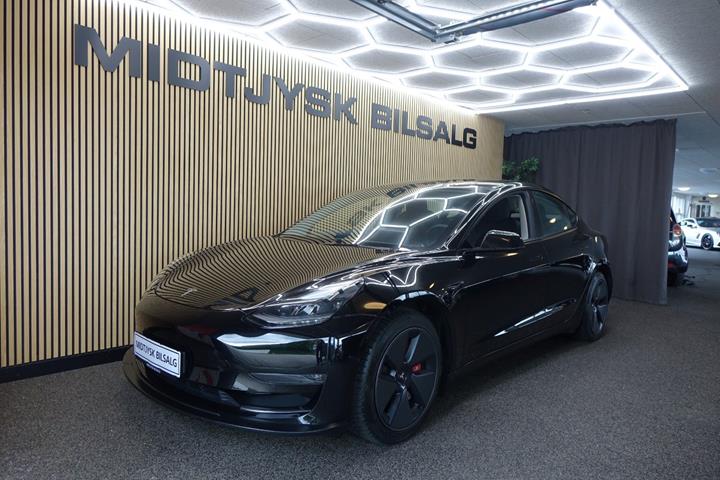 Sort Tesla Model 3 fra 2021