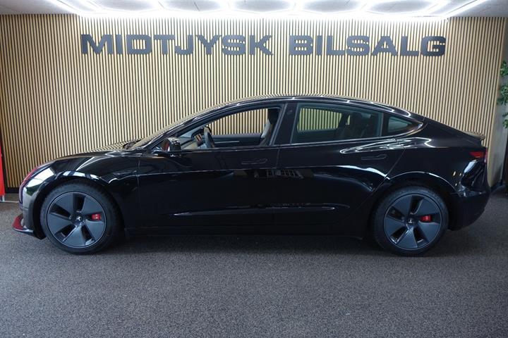 Sort Tesla Model 3 fra 2021