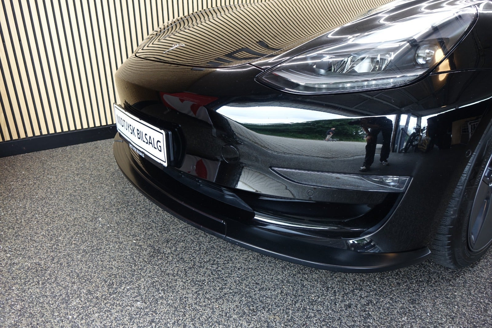 Sort Tesla Model 3 fra 2021