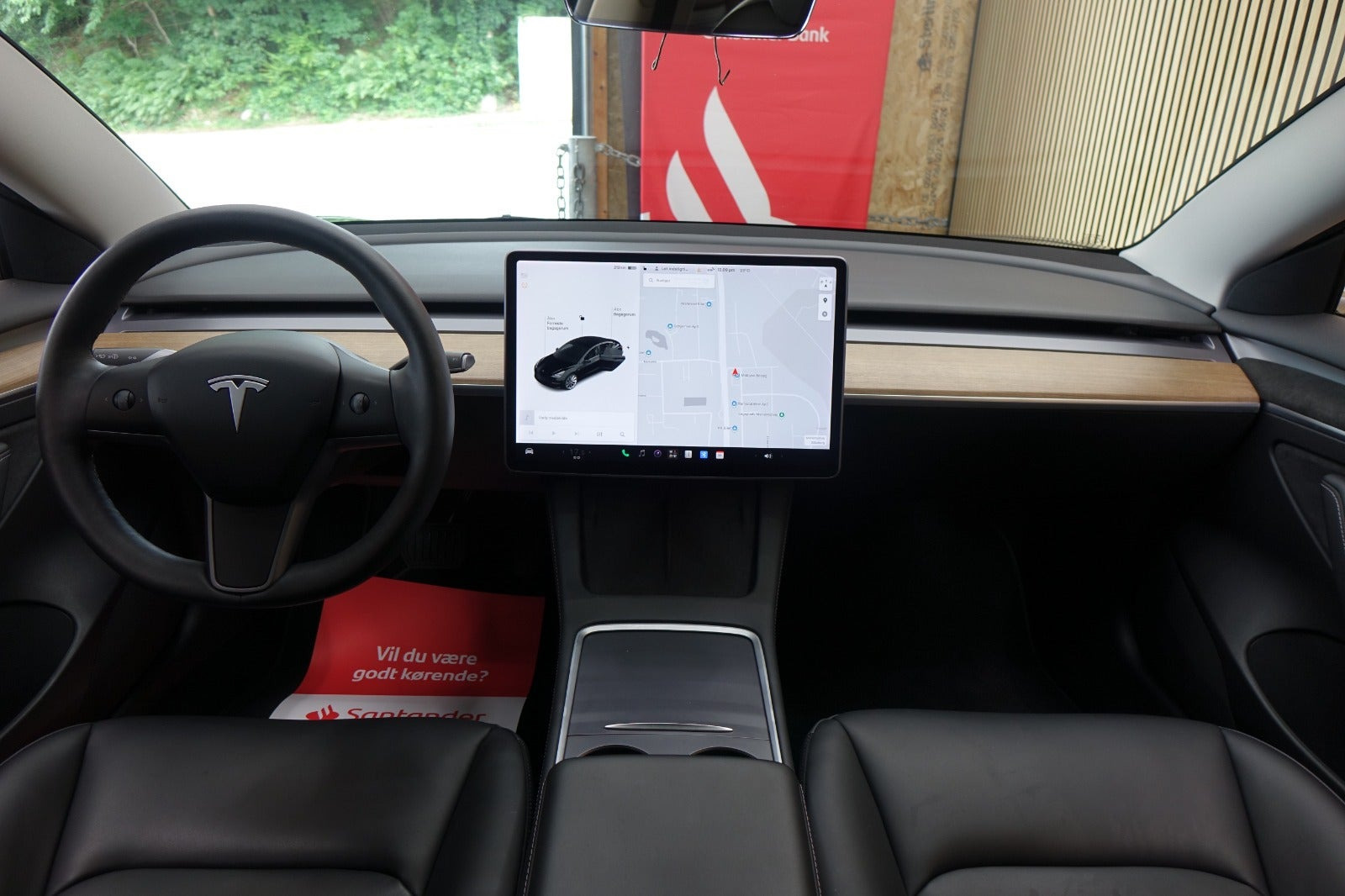 Sort Tesla Model 3 fra 2021