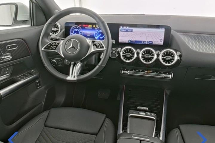Hvid Mercedes EQA350 fra 2025