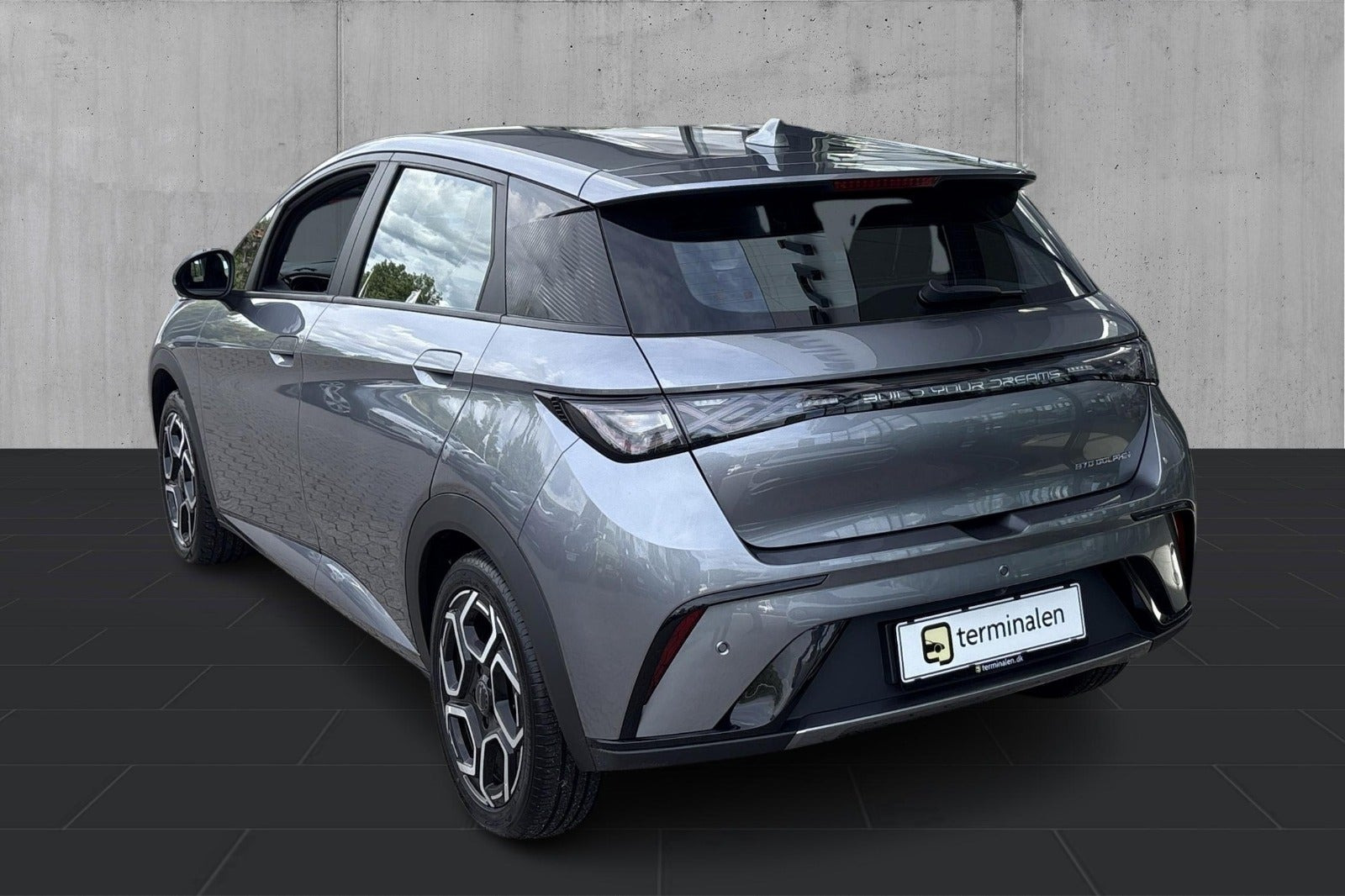 Grå BYD Dolphin fra 2024