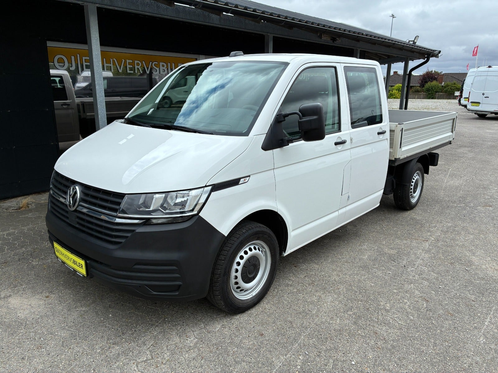 Hvid VW Transporter fra 2020