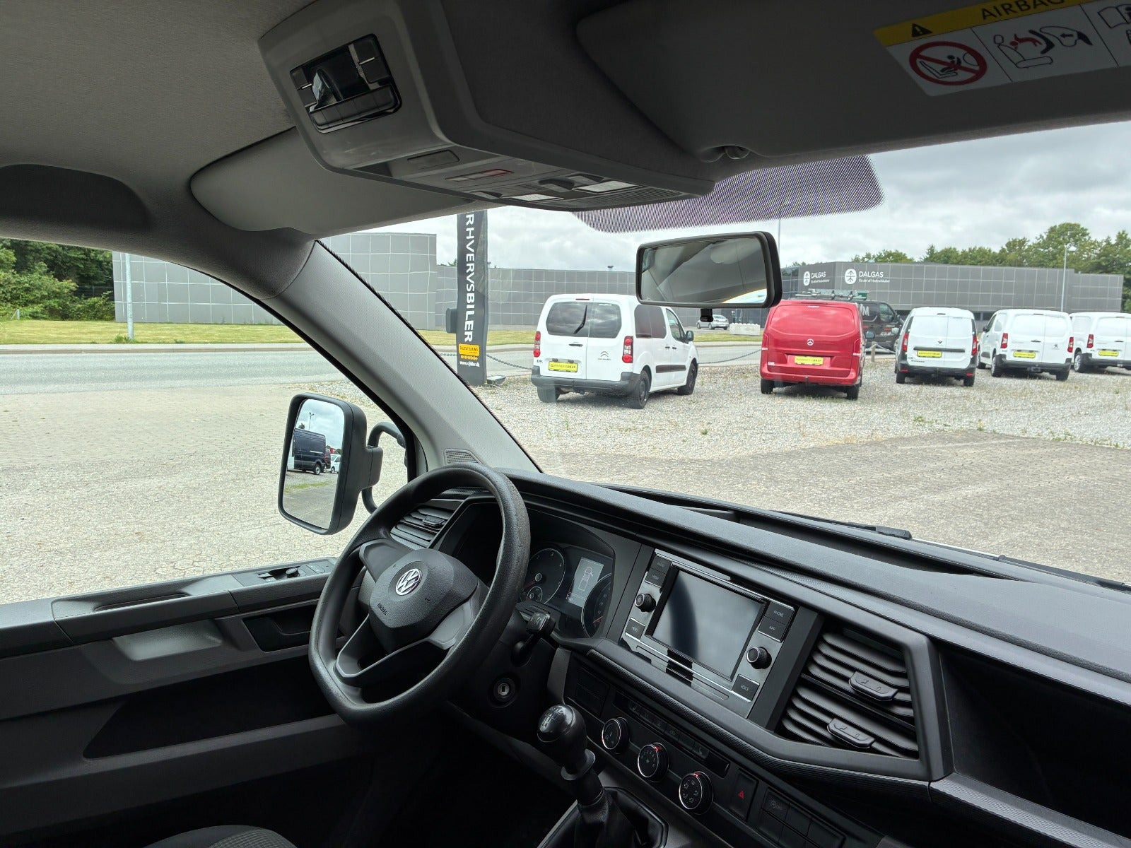 Hvid VW Transporter fra 2020