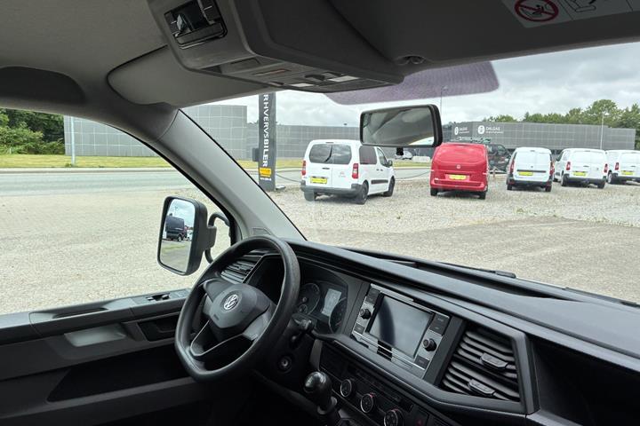 Hvid VW Transporter fra 2020