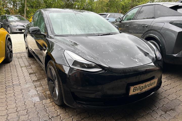 Sort Tesla Model 3 fra 2022