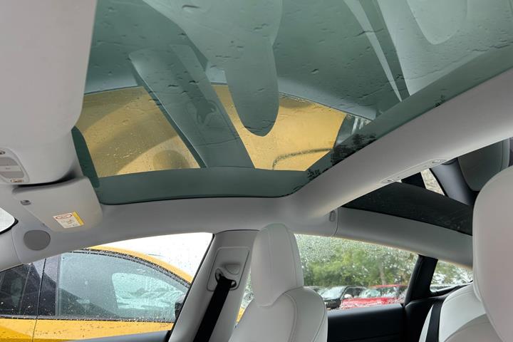 Sort Tesla Model 3 fra 2022