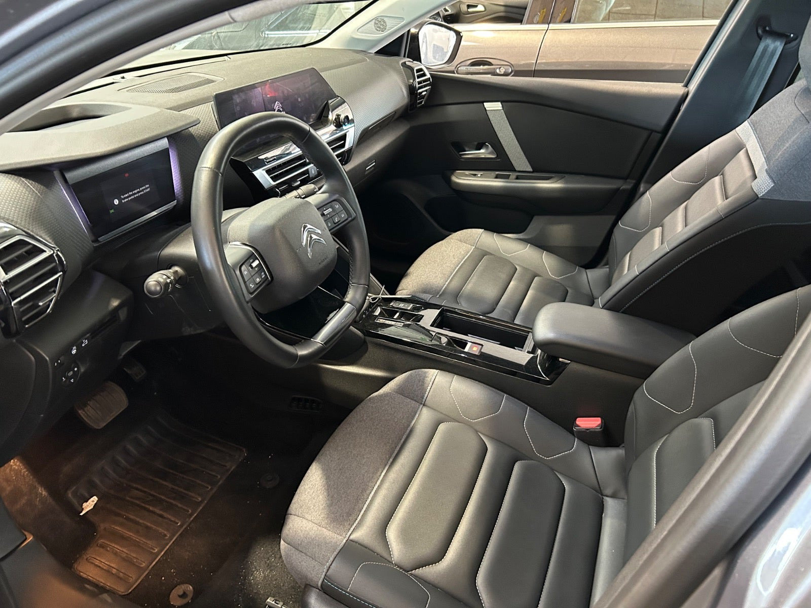 Grå Citroën ë-C4 X fra 2023