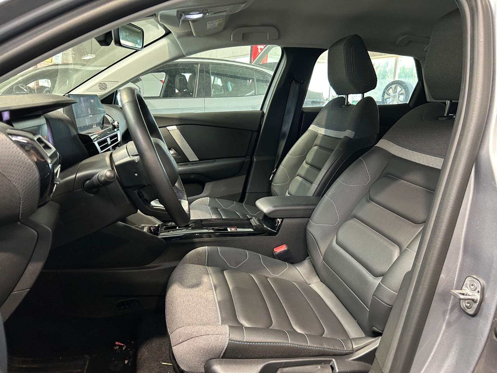 Grå Citroën ë-C4 X fra 2023