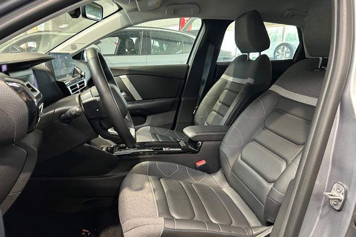 Grå Citroën ë-C4 X fra 2023