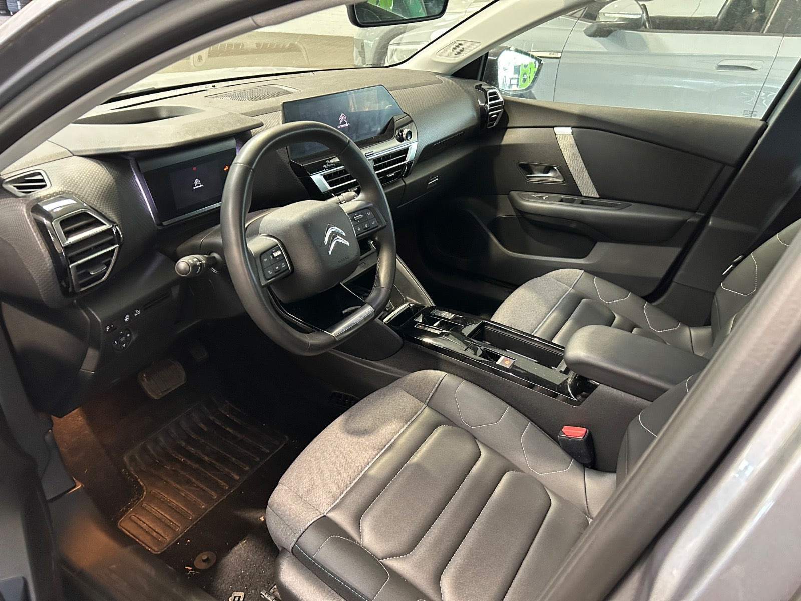 Grå Citroën ë-C4 X fra 2023