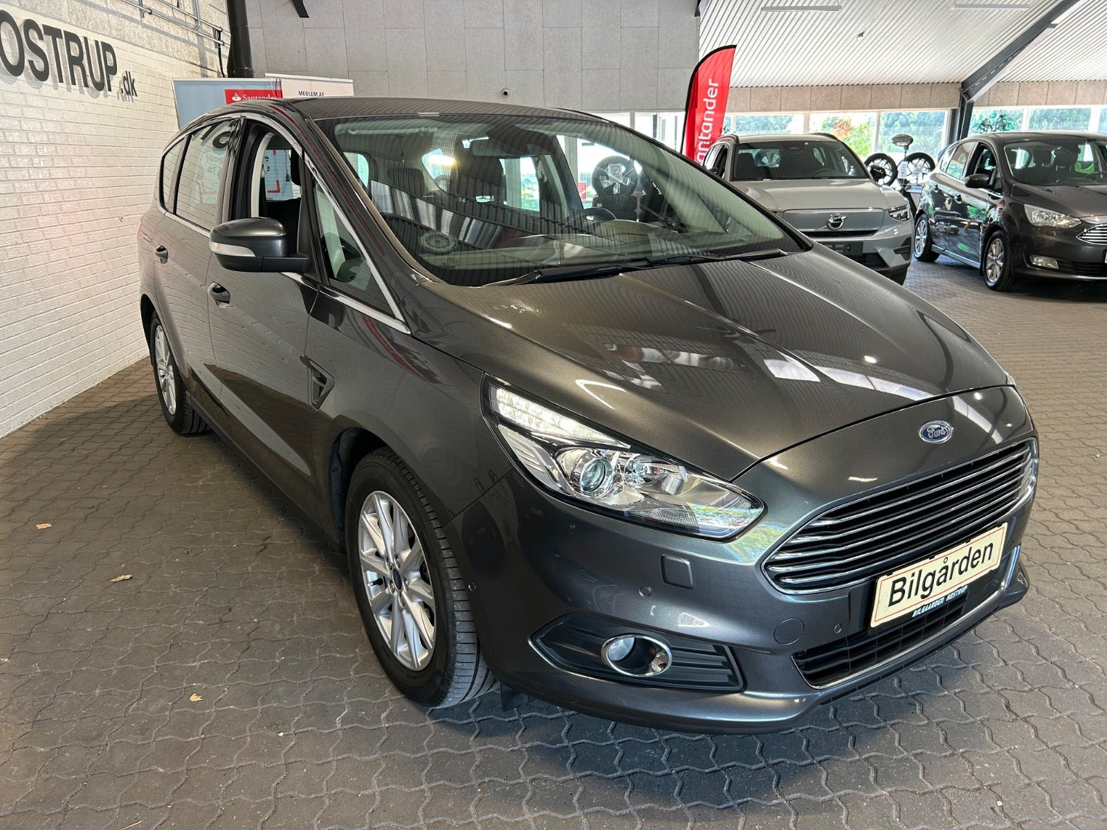 Sort Ford S-MAX fra 2017