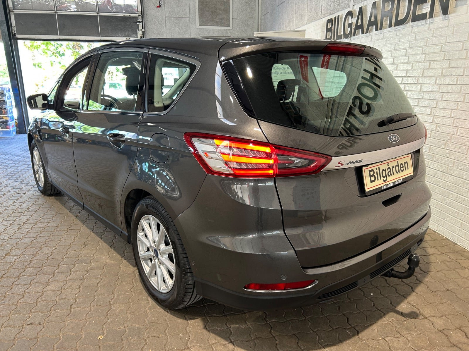 Sort Ford S-MAX fra 2017