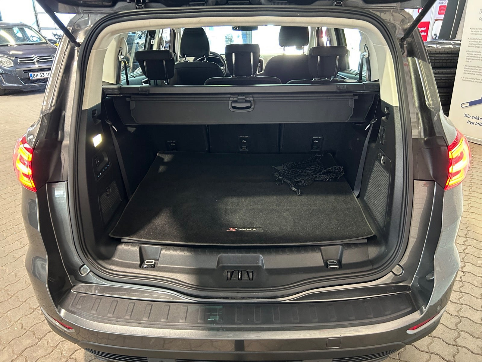 Sort Ford S-MAX fra 2017