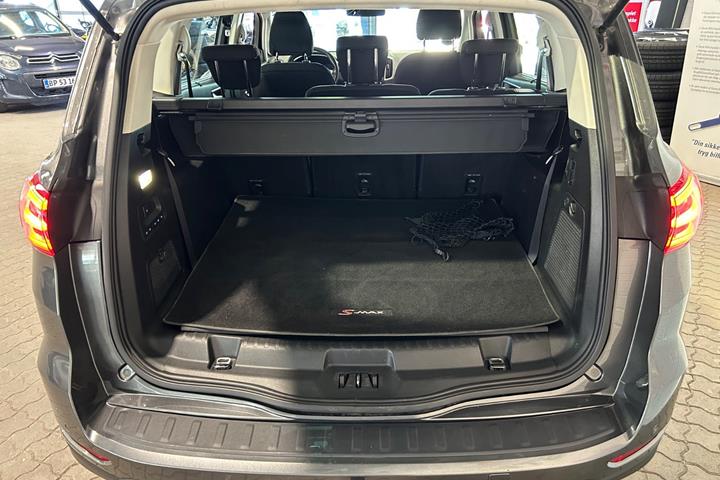 Sort Ford S-MAX fra 2017