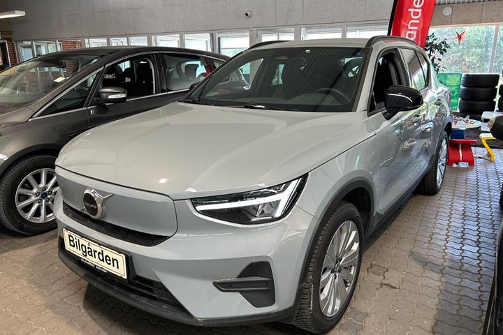 Sølv Volvo EX40 fra 2025