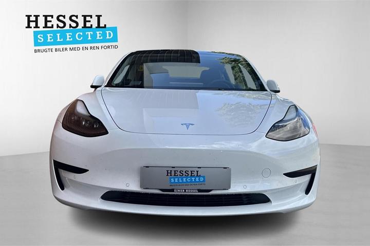 Hvid Tesla Model 3 fra 2022