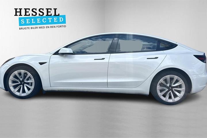 Hvid Tesla Model 3 fra 2022