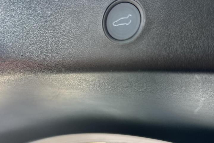 Hvid Tesla Model 3 fra 2022