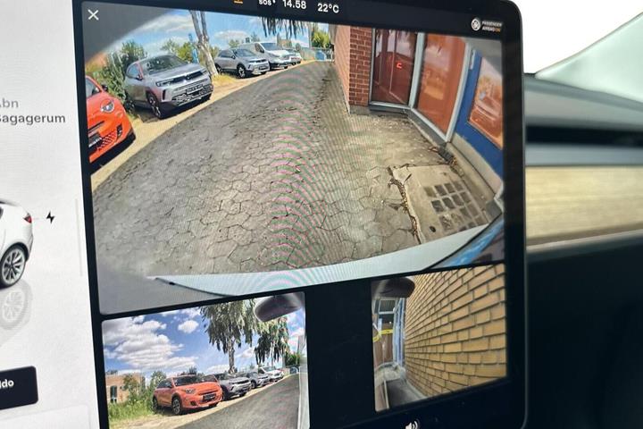 Hvid Tesla Model 3 fra 2022