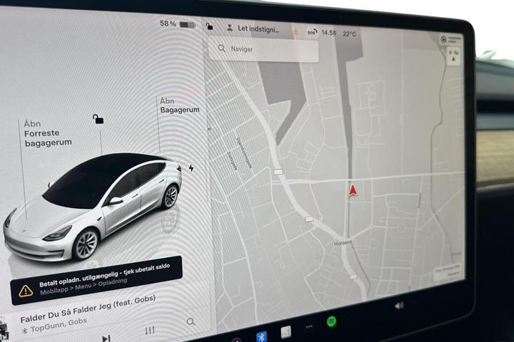 Hvid Tesla Model 3 fra 2022