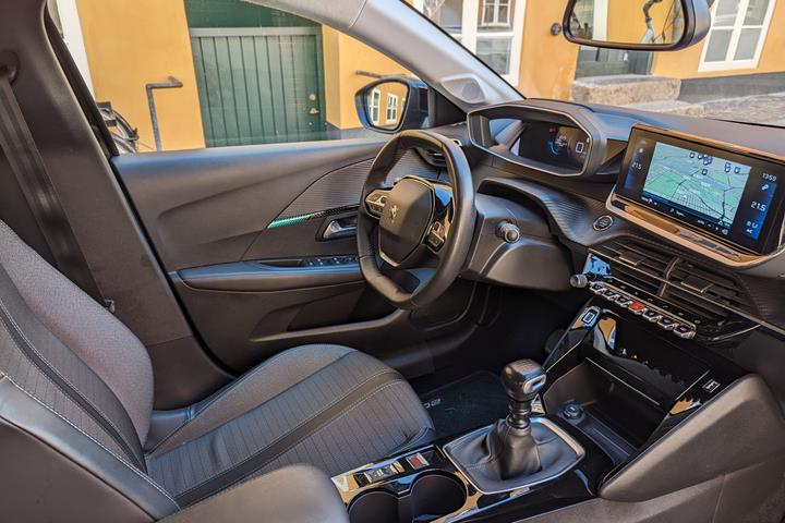 Sort Peugeot 208 fra 2022
