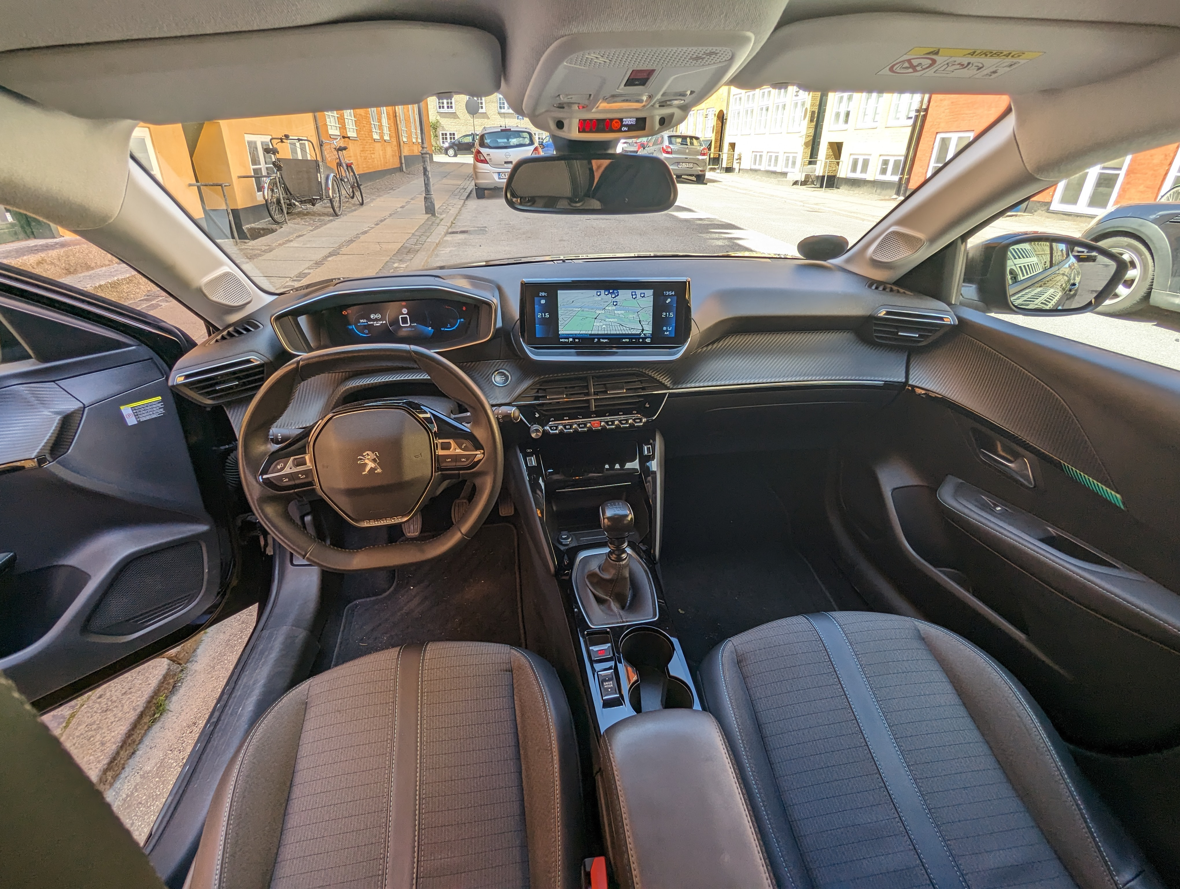 Sort Peugeot 208 fra 2022