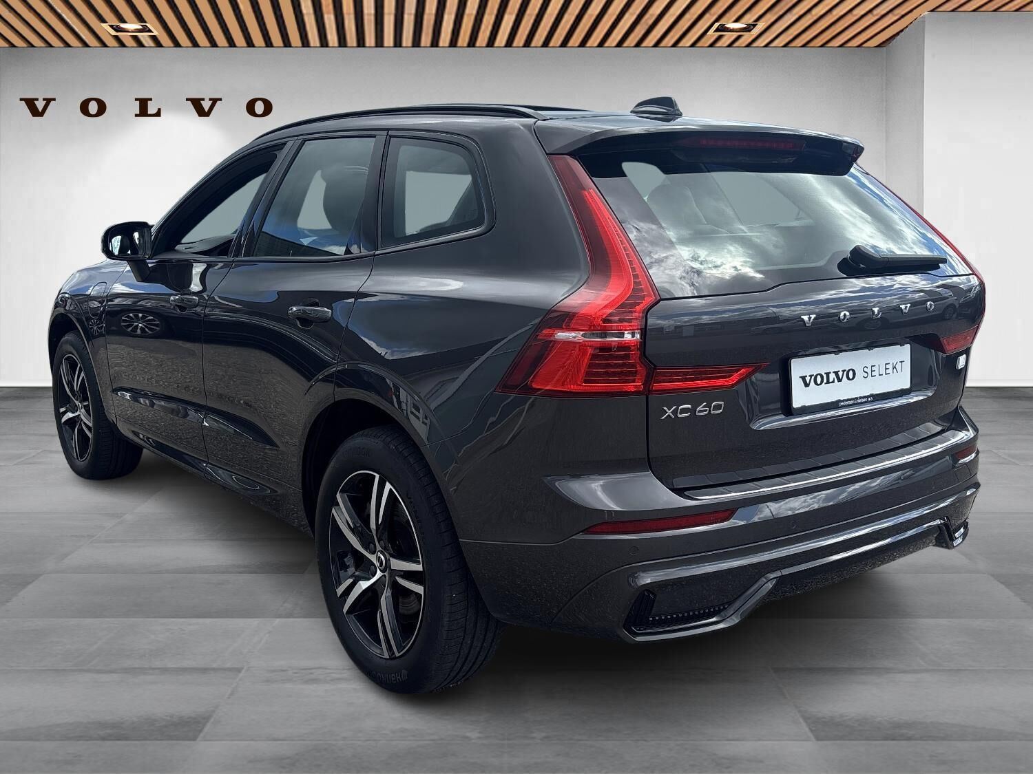 Grå Volvo XC60 fra 2021