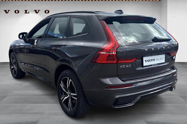 Grå Volvo XC60 fra 2021