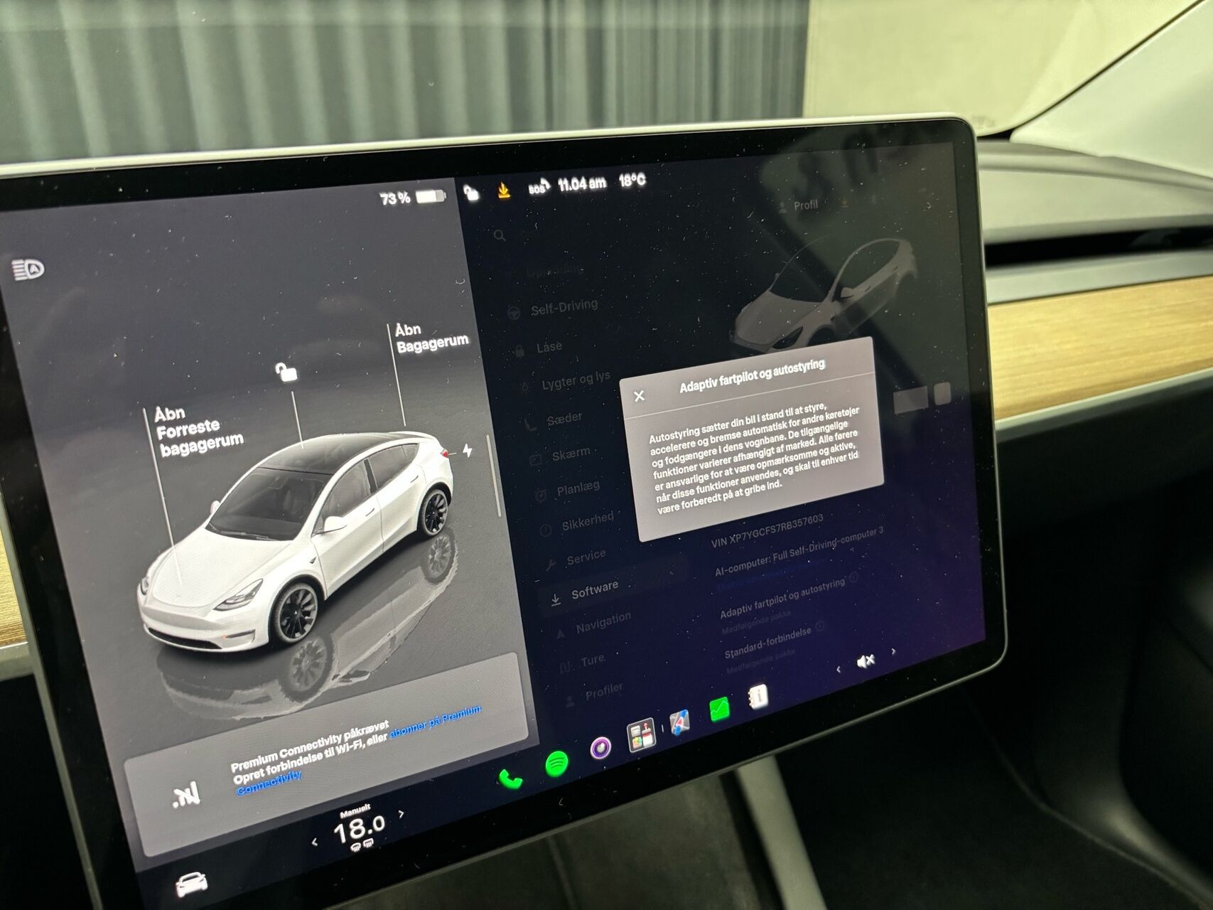 Hvid Tesla Model Y fra 2024