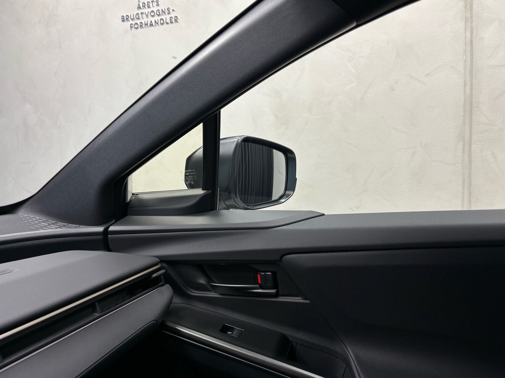 Hvid Toyota BZ4X fra 2026