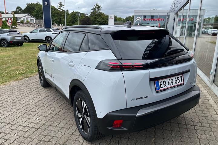 Hvid Peugeot e-2008 fra 2026