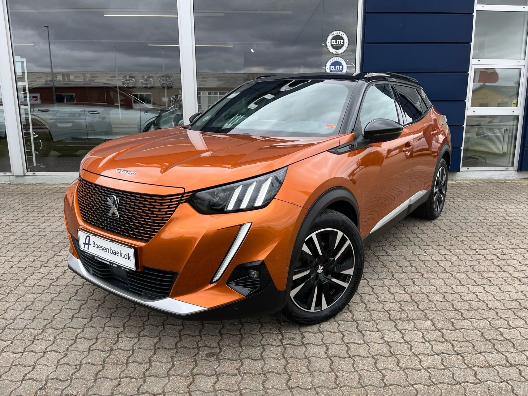 Orange Peugeot e-2008 fra 2020