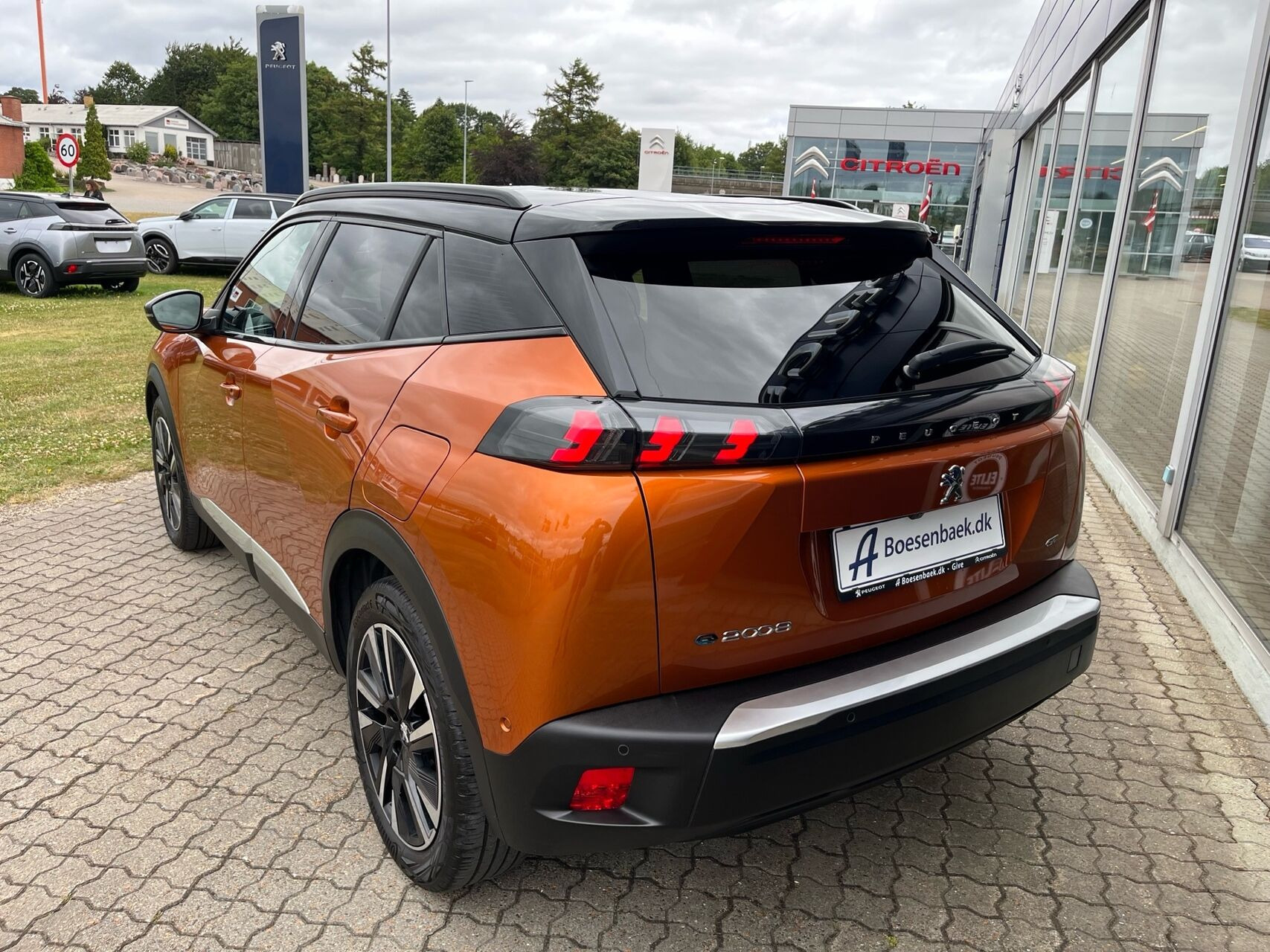 Orange Peugeot e-2008 fra 2020