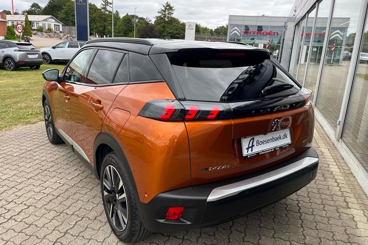 Orange Peugeot e-2008 fra 2020