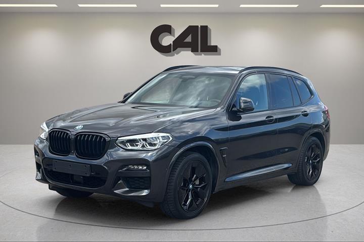 Grå BMW iX3 fra 2021